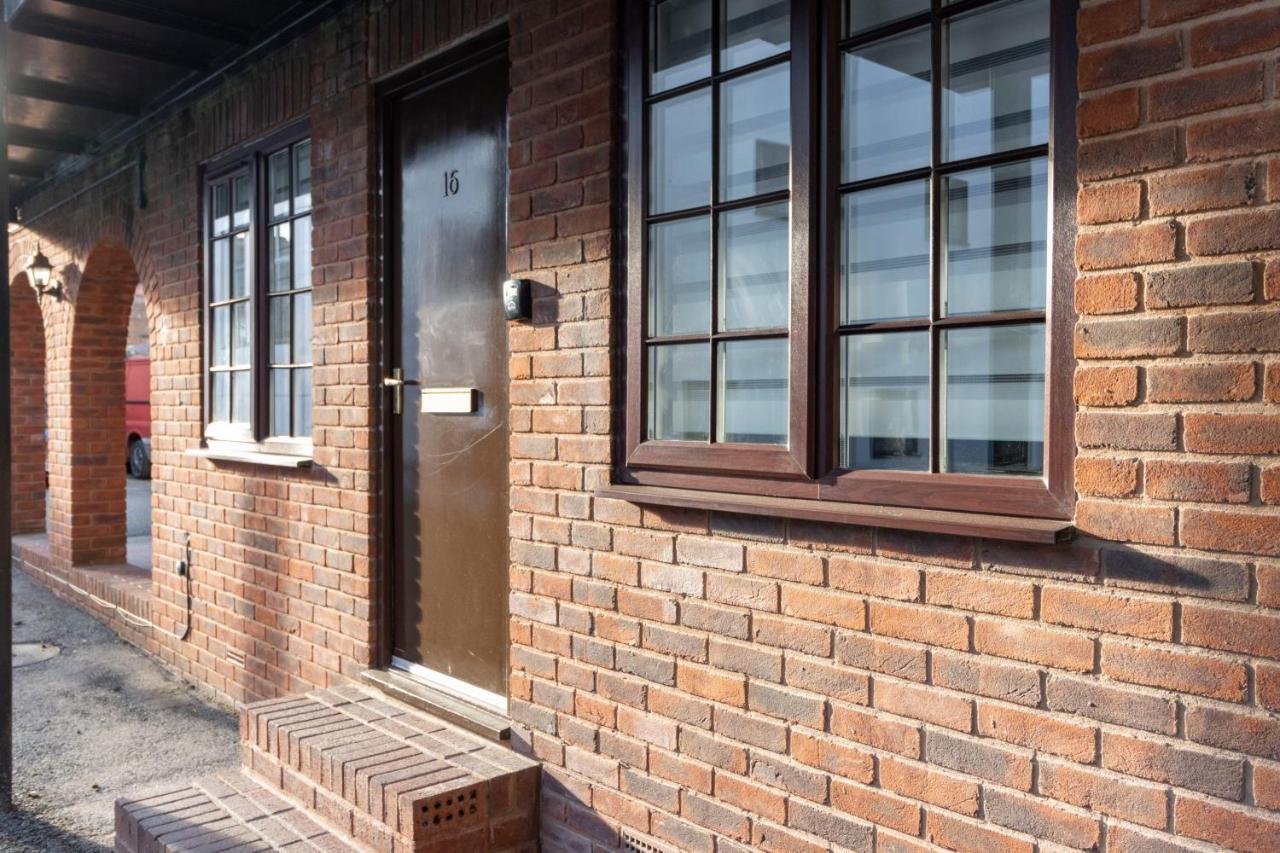 Spacious City Centre Apt Near Cathedral エクセター エクステリア 写真