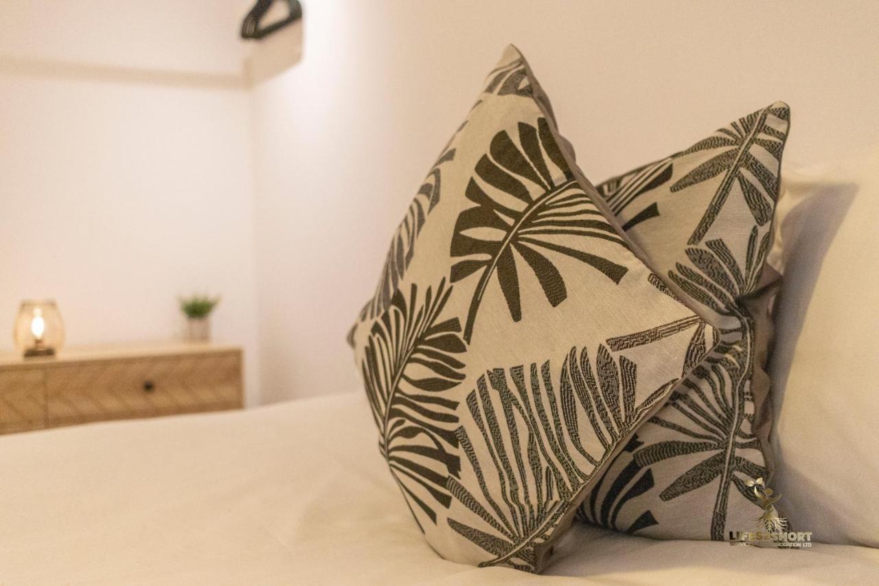 Spacious City Centre Apt Near Cathedral エクセター エクステリア 写真