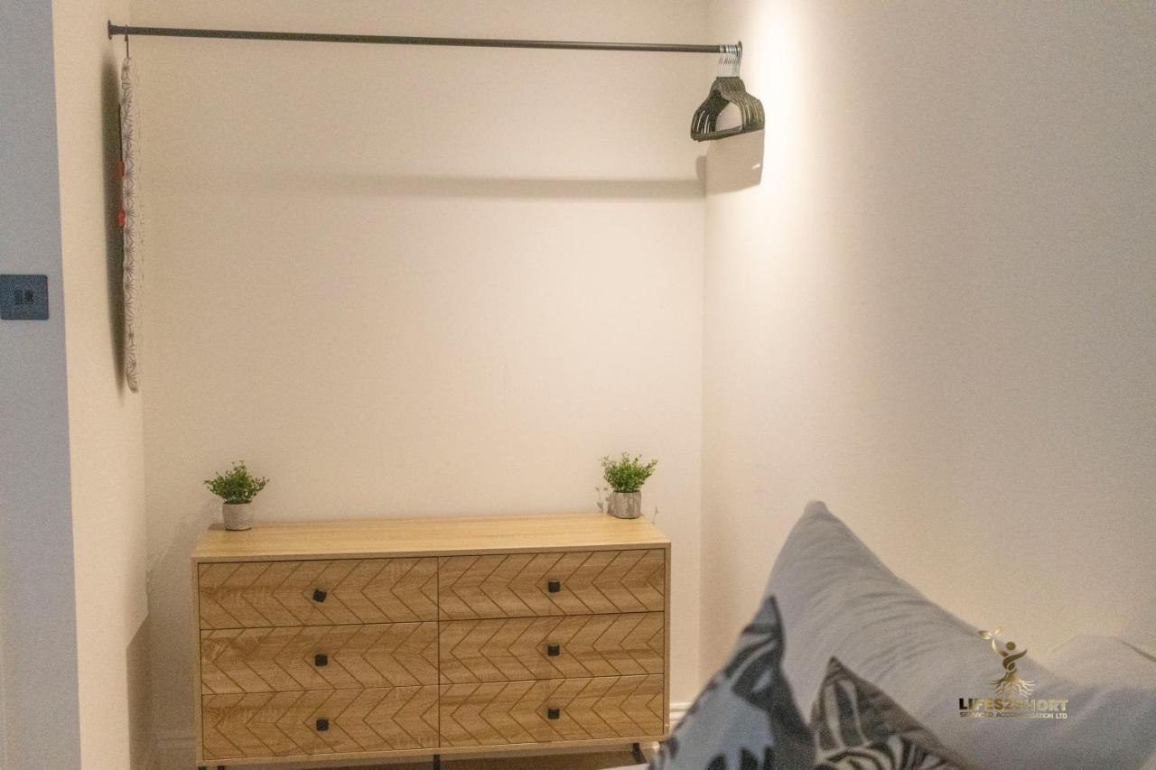 Spacious City Centre Apt Near Cathedral エクセター エクステリア 写真